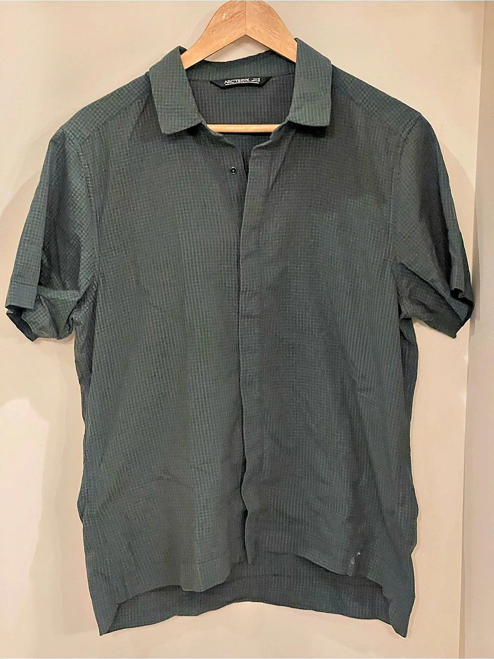 Arc'teryx Men's Checkered Short Sleeve Shirt in Green Size Medium Like